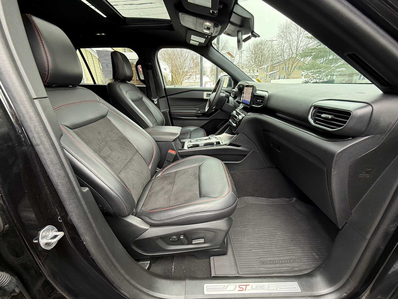 2024 Ford Explorer ST-Line