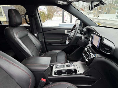 2024 Ford Explorer ST-Line