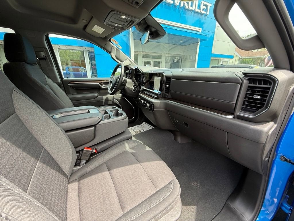 2025 Chevrolet Silverado 1500 LT (2FL)