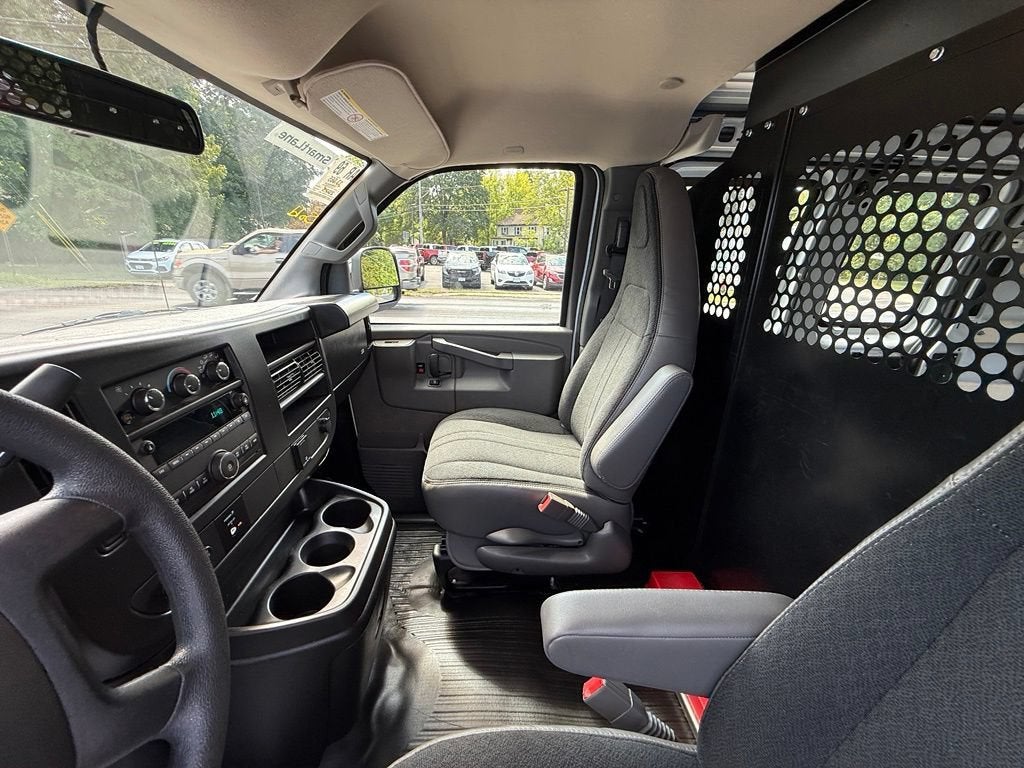 2025 Chevrolet Express Cargo WT