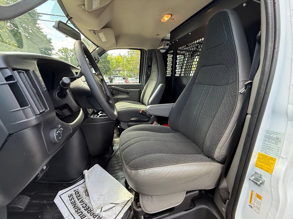 2025 Chevrolet Express Cargo WT