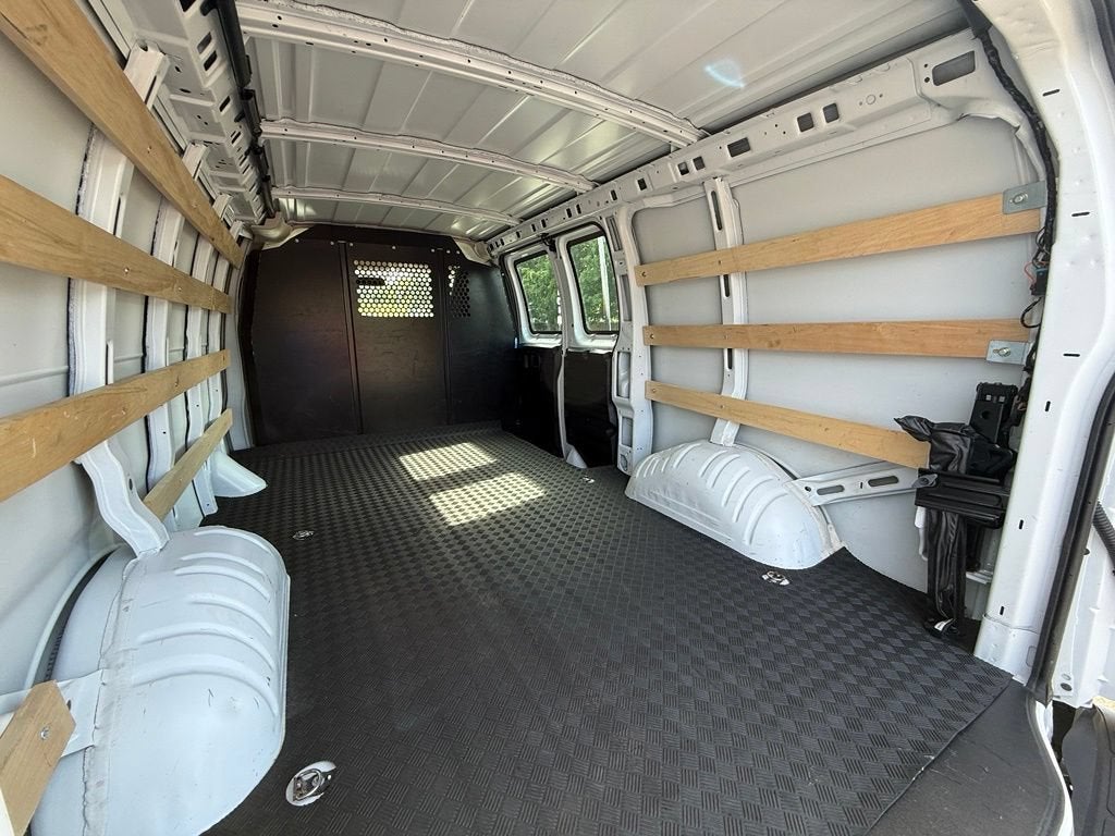 2025 Chevrolet Express Cargo WT