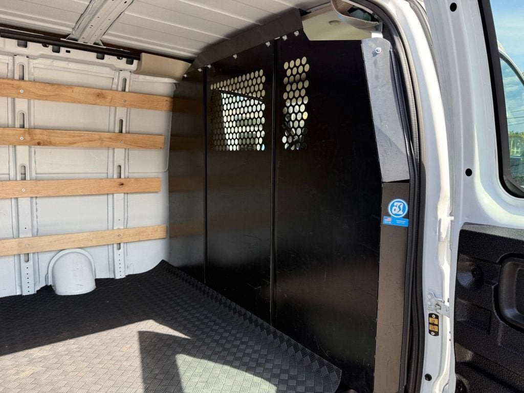 2025 Chevrolet Express Cargo WT