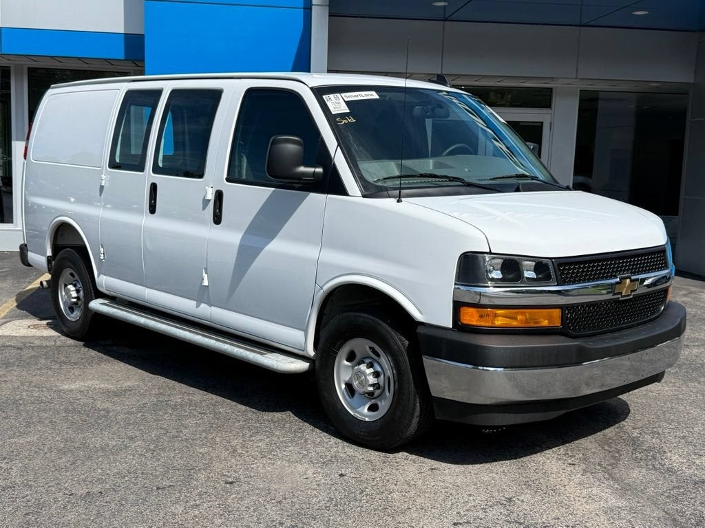 2025 Chevrolet Express Cargo WT