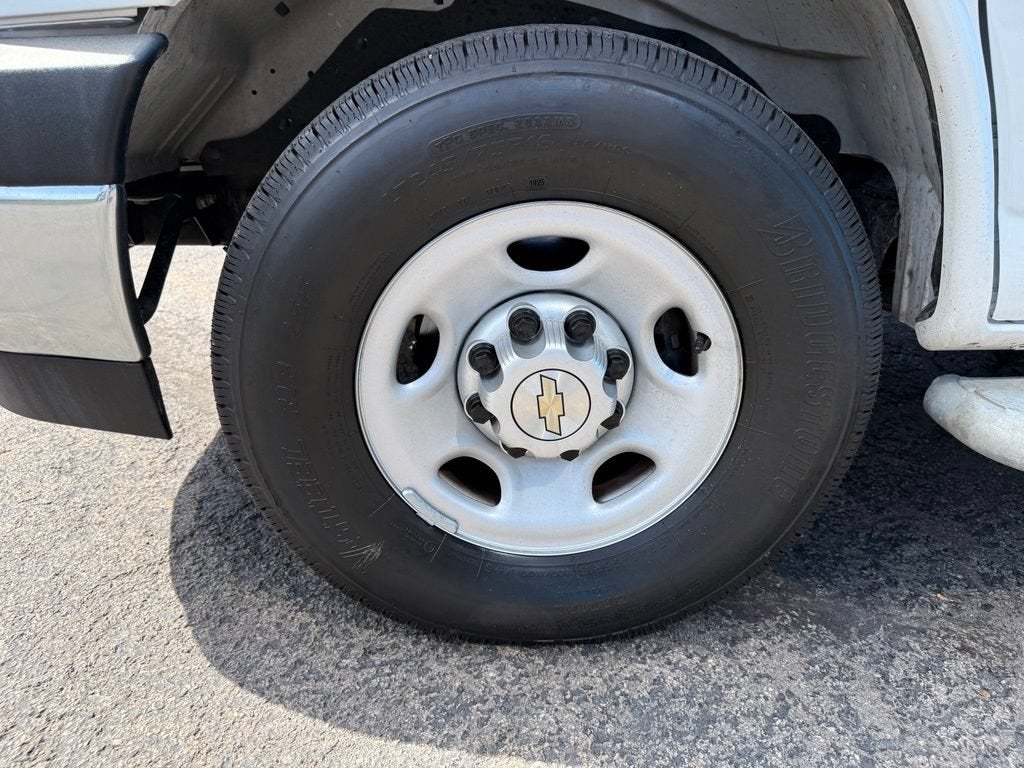 2025 Chevrolet Express Cargo WT