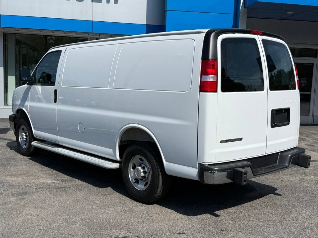 2025 Chevrolet Express Cargo WT