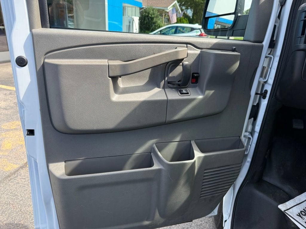 2025 Chevrolet Express Cargo WT