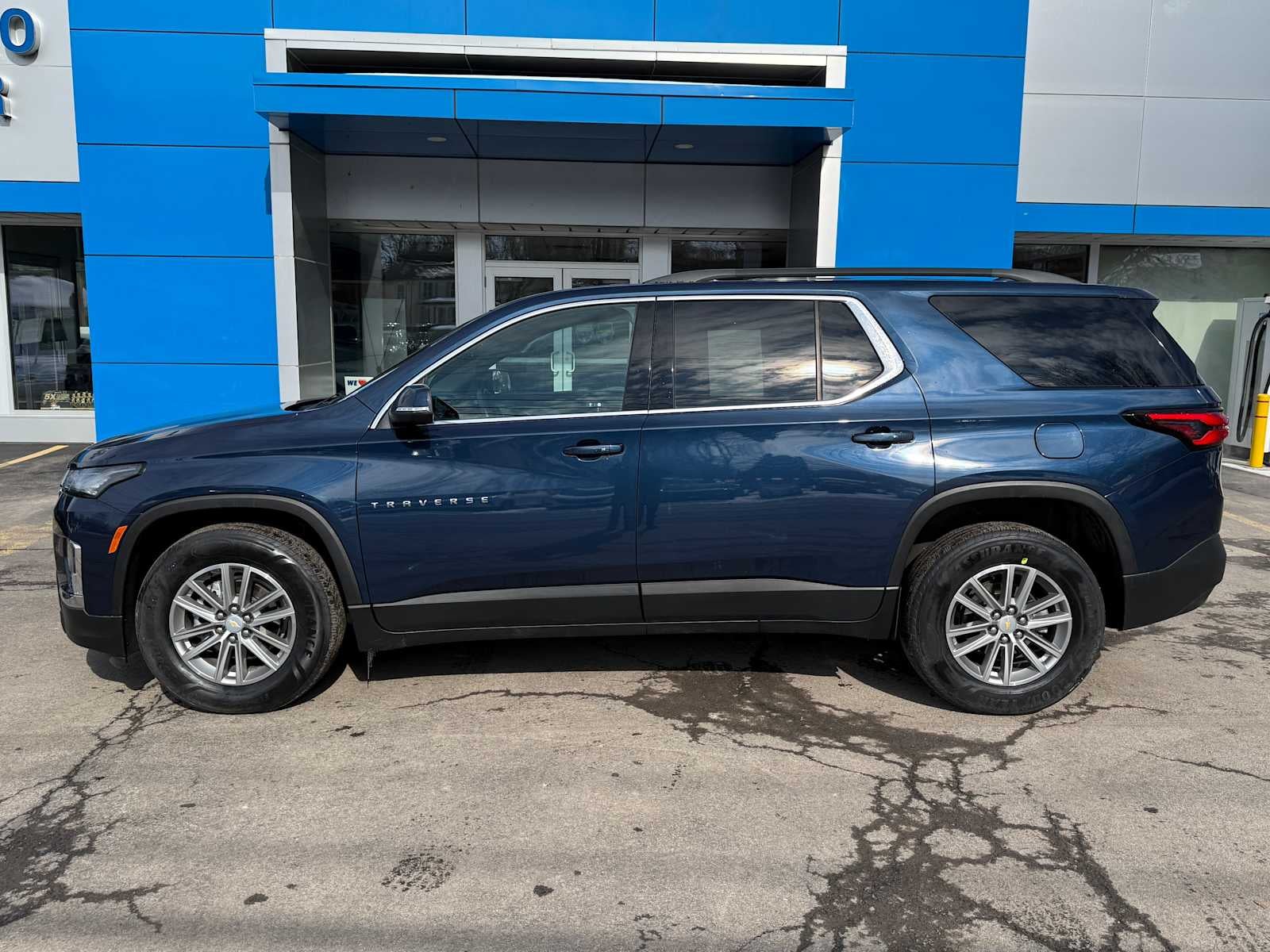 2022 Chevrolet Traverse LT Cloth