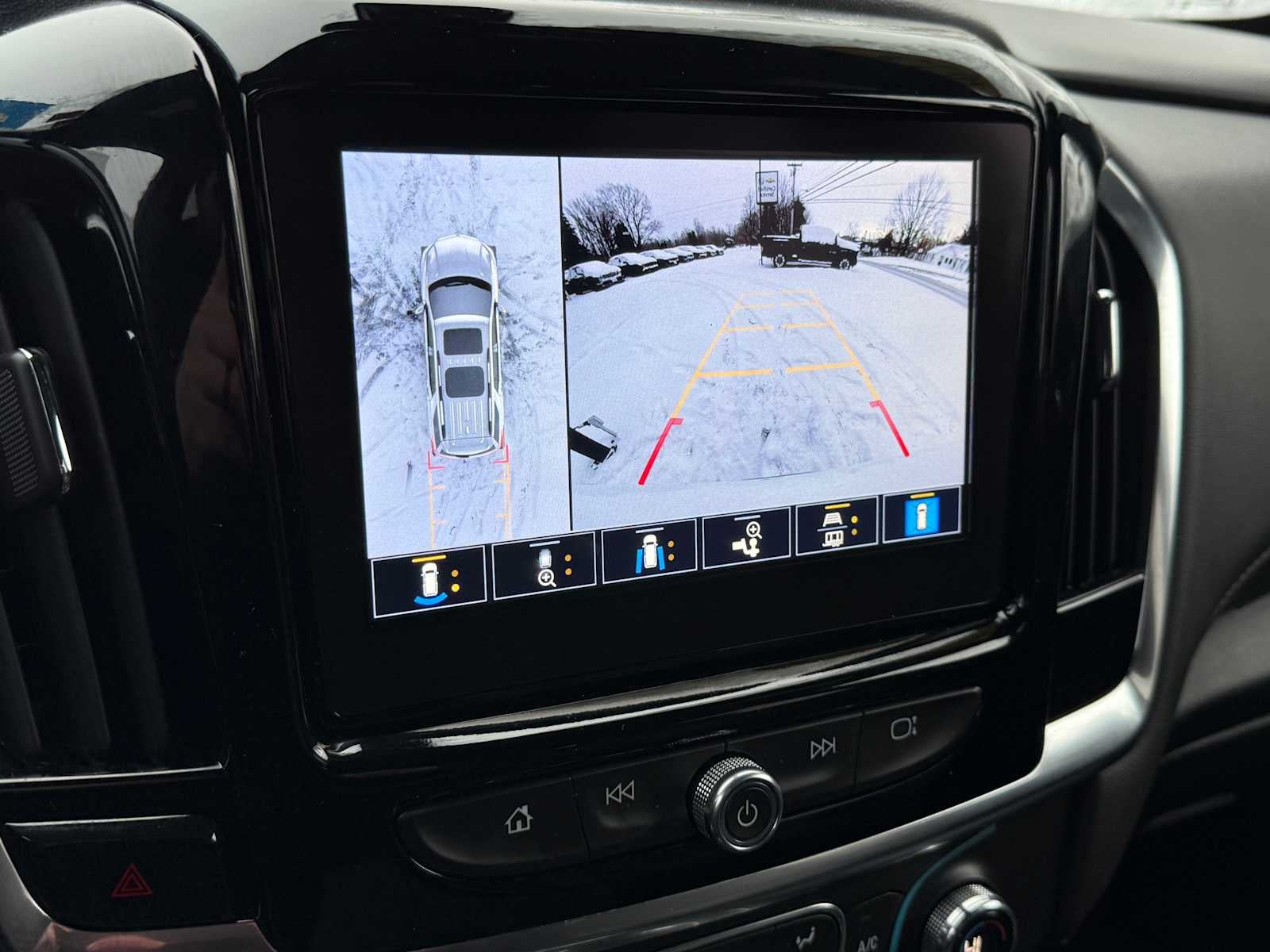 2023 Chevrolet Traverse RS