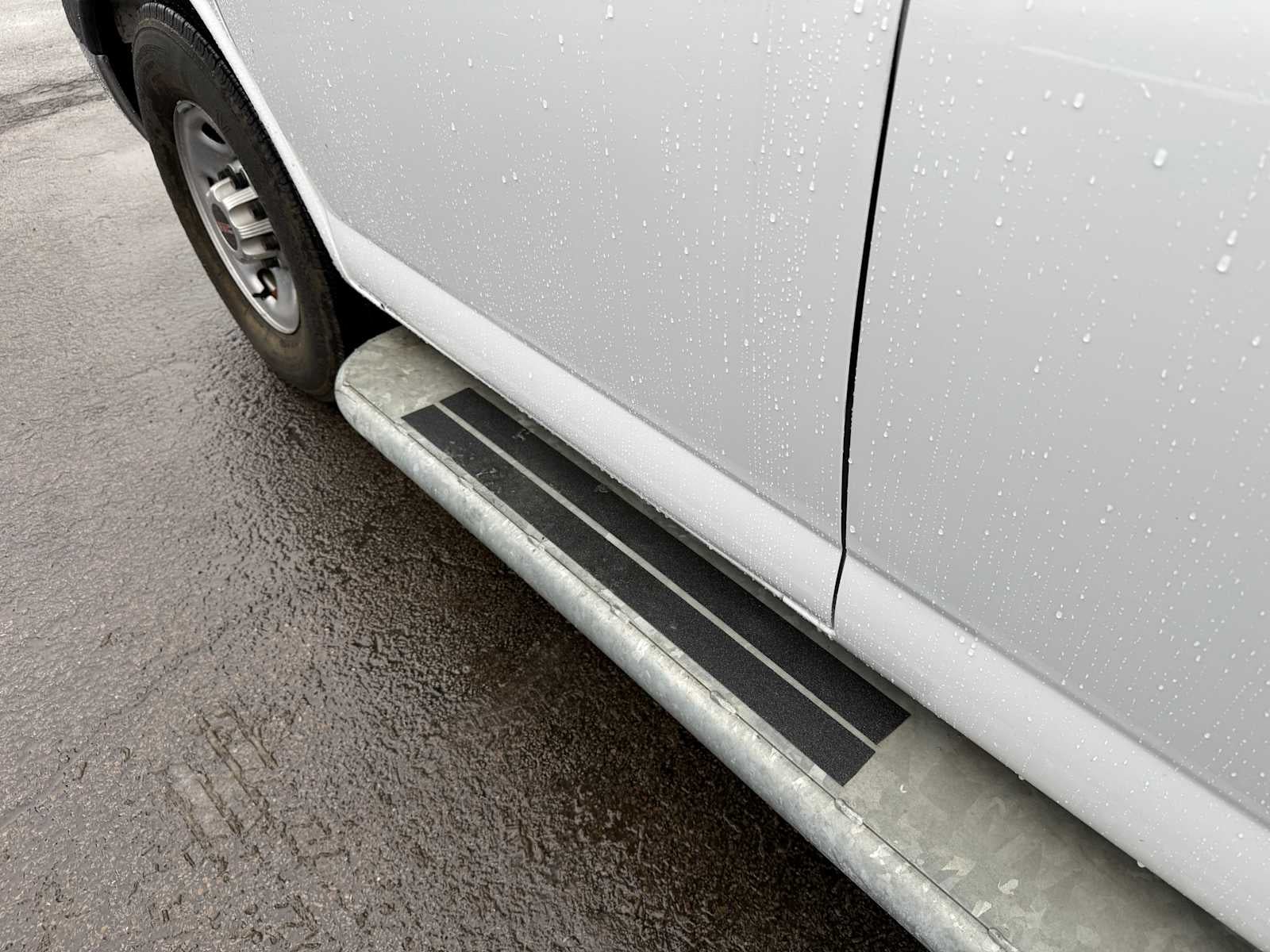 2023 GMC Savana Cargo 2500 Work Van