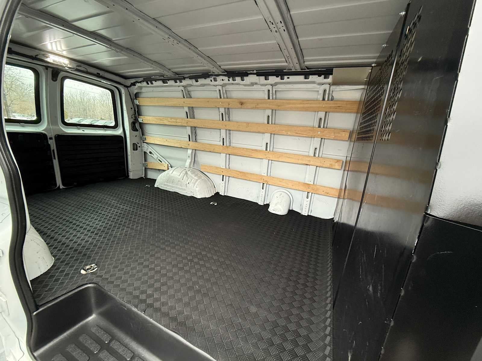 2023 GMC Savana Cargo 2500 Work Van