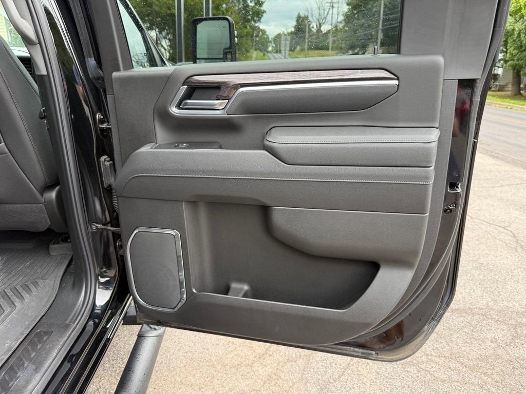 2025 Chevrolet Silverado 3500 HD LTZ