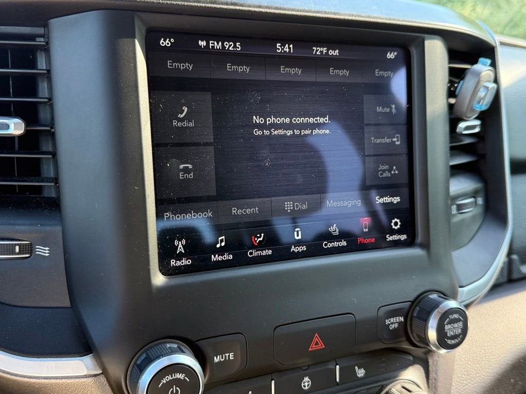2020 RAM 1500 Big Horn Crew Cab 4x4 5'7" Box