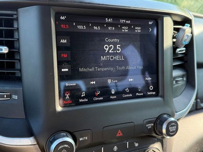 2020 RAM 1500 Big Horn Crew Cab 4x4 5'7" Box
