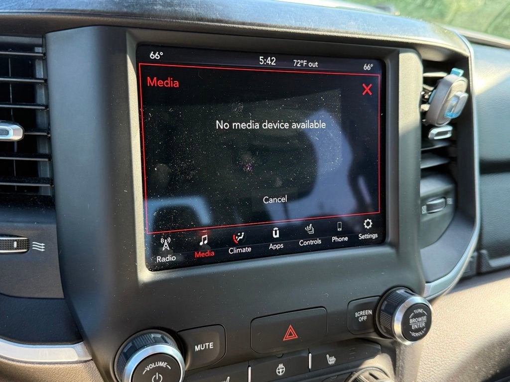 2020 RAM 1500 Big Horn Crew Cab 4x4 5'7" Box