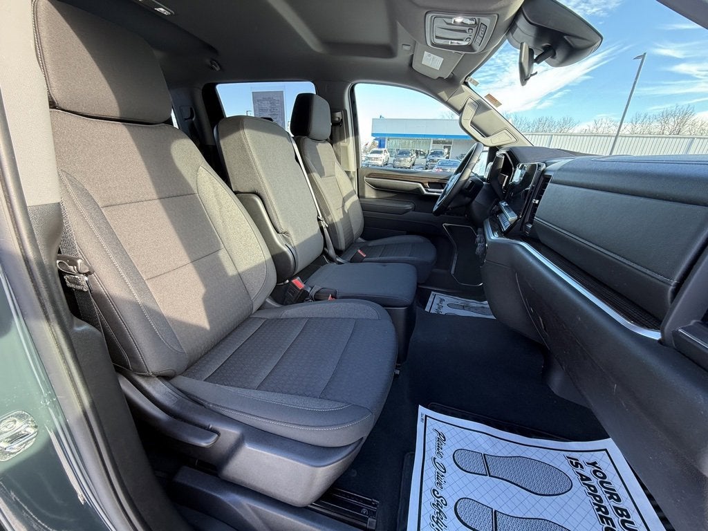 2025 Chevrolet Silverado 1500 LT