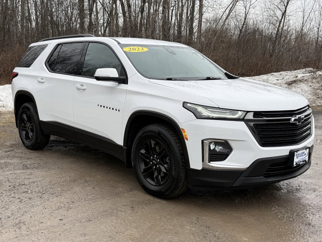 2023 Chevrolet Traverse LT Cloth
