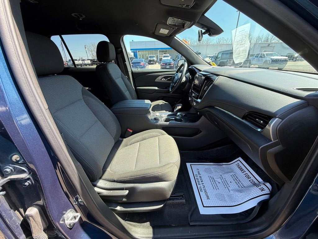 2023 Chevrolet Traverse LT Cloth