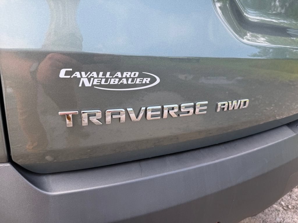 2023 Chevrolet Traverse LT Leather