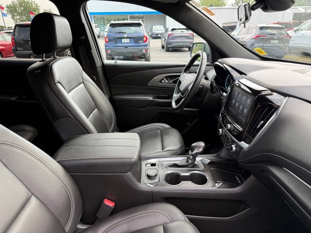 2023 Chevrolet Traverse LT Leather