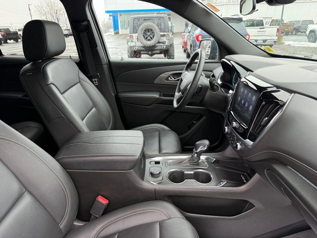 2023 Chevrolet Traverse LT Leather