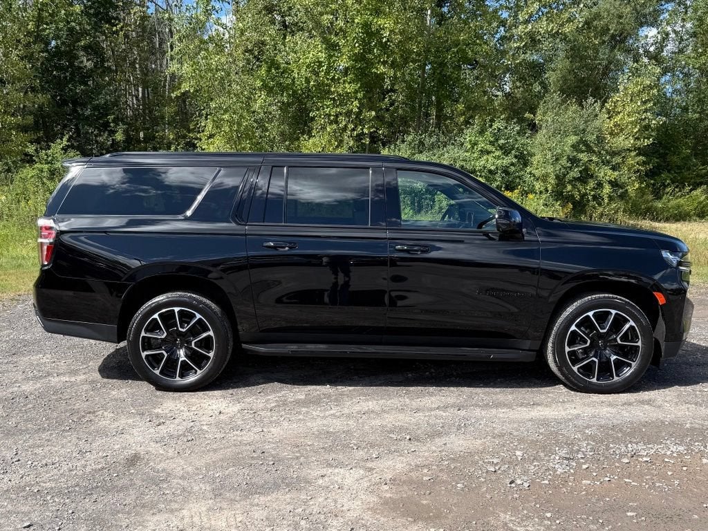 2023 Chevrolet Suburban RST