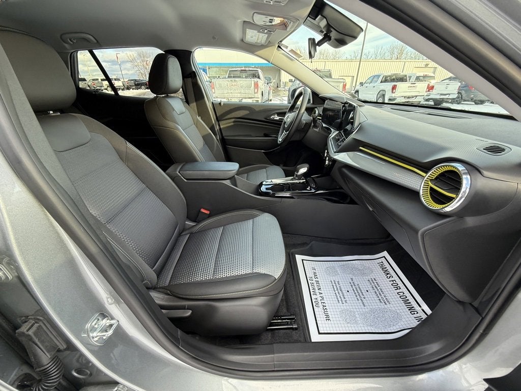 2025 Chevrolet Trax LT