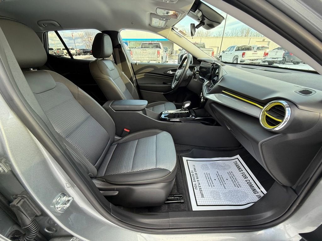 2025 Chevrolet Trax LT